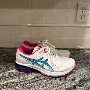 Women’s Asics GT 2000 8 Size 8